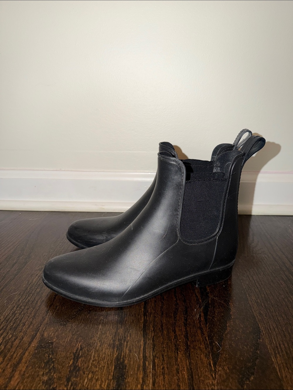 Forever 21 Black Chelsea-Style Ankle Booties